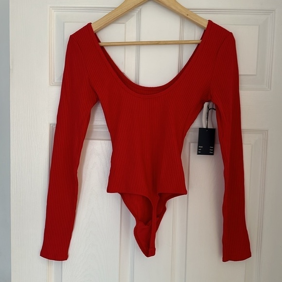 ARITZIA WILFRED Leila Long Sleeved Bodysuit Ribbed Thong Red Lillooet Size Small - Picture 3 of 6